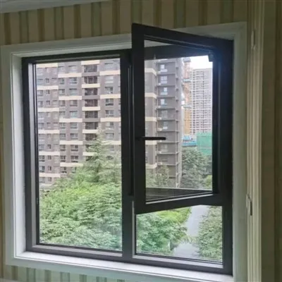 Ventana de aluminio con manivela
